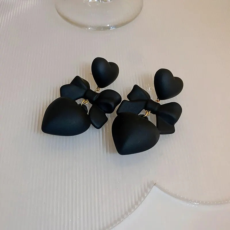 Retro Black Heart Earrings