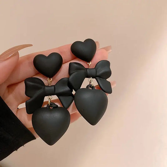 Retro Black Heart Earrings