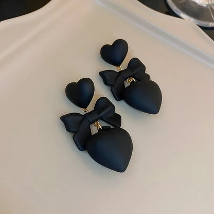 Retro Black Heart Earrings